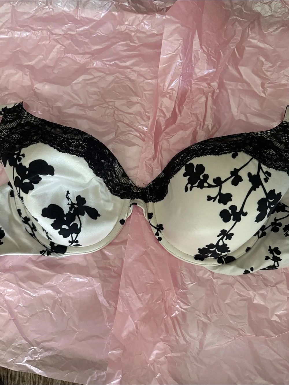 Victoria’s Secret Black and White Floral Lace Trim Bra 36C - Picture 2 of 6